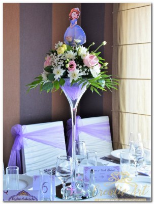 aranjament floral roz botez Printesa Sofia